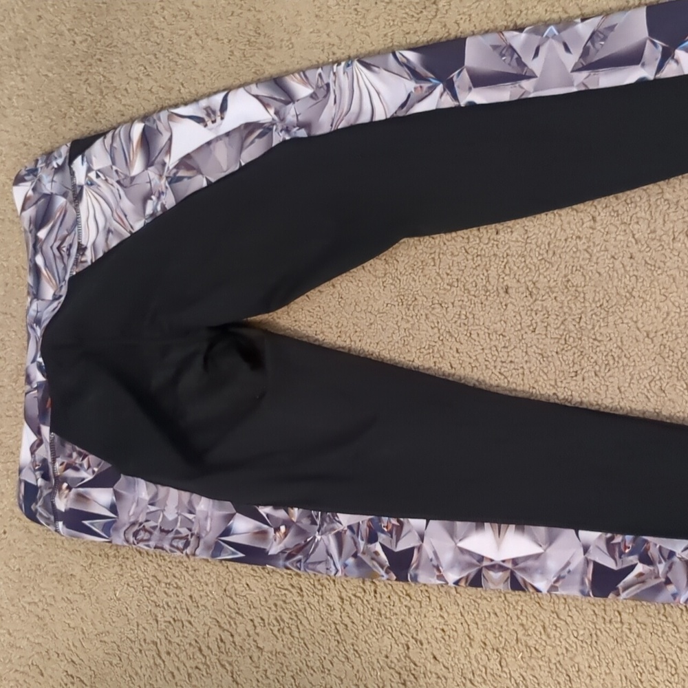 Lularoe Jordan workout leggings Size L - Picture 4 of 6
